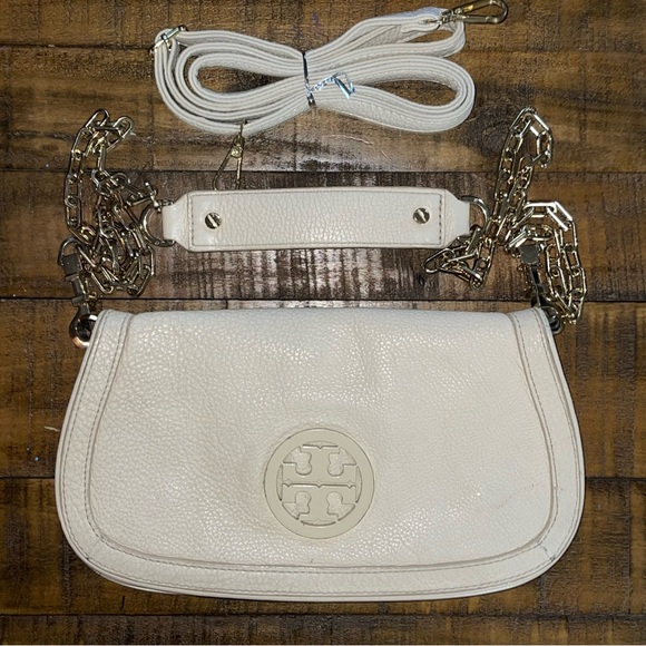 Tory Burch Handbags - Tory Burch Logo Clutch